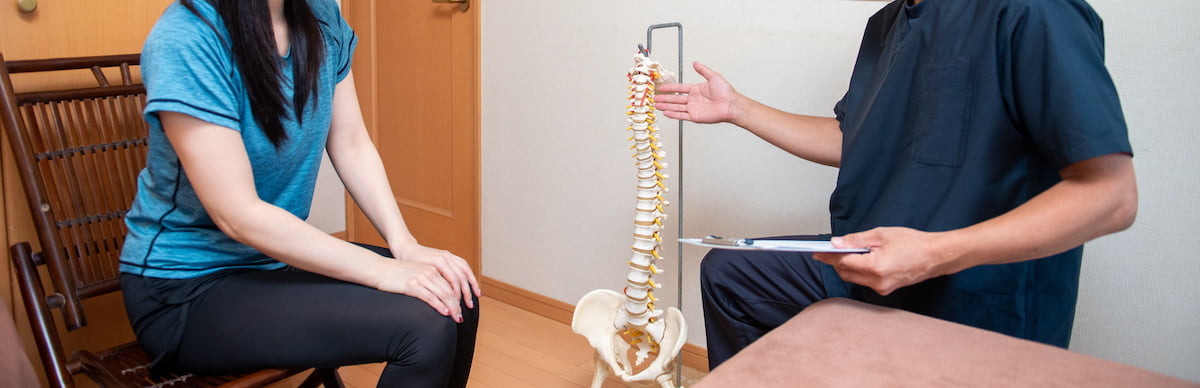 いわい接骨院の院長の骨盤と骨格の説明 